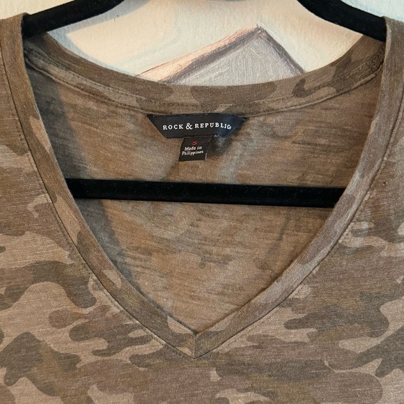 ROCK & REPUBLIC Brown Green Army Camouflage Print T Shirt Size Small - Picture 5 of 8